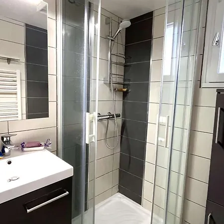 Mezzanine Climatise Pour 5 Avec Parking, A 800m De La - Fr-1-607-238 * Agde