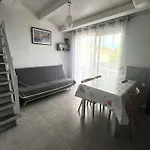 Mezzanine Climatise Pour 5 Avec Parking, A 800m De La - Fr-1-607-238 *
